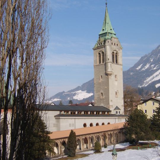 Pölzbühne im ehem. Friedhof