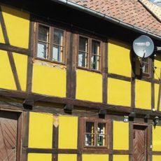 Dom (z fragmentami murów obronnych)