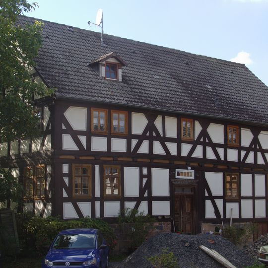 Wohnhaus und Wirtschaftsgebäude