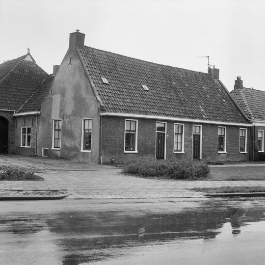 Torenstraat 76, Uithuizermeeden
