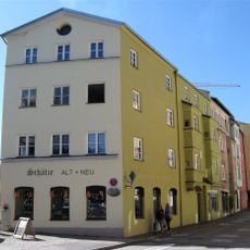 Wohn- und Geschäftshaus