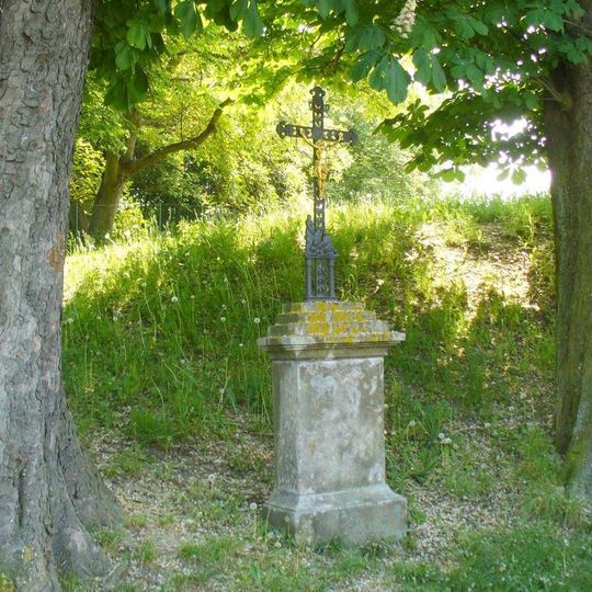 Kříž u hřbitova v Dubé