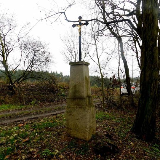 Kříž u cesty severně od Bernartic