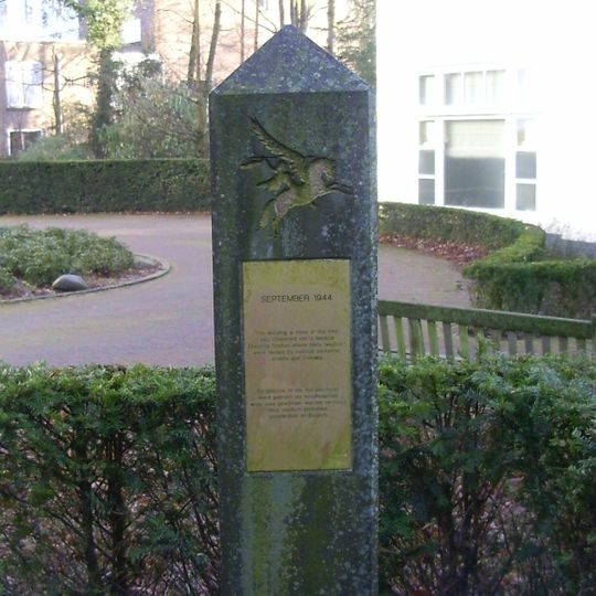 Gedenkzuil aan de Pieterbergseweg