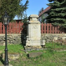 Pomník padlým v 1. světové válce na návsi v Knínici