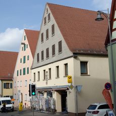 Nebengebäude und Scheune