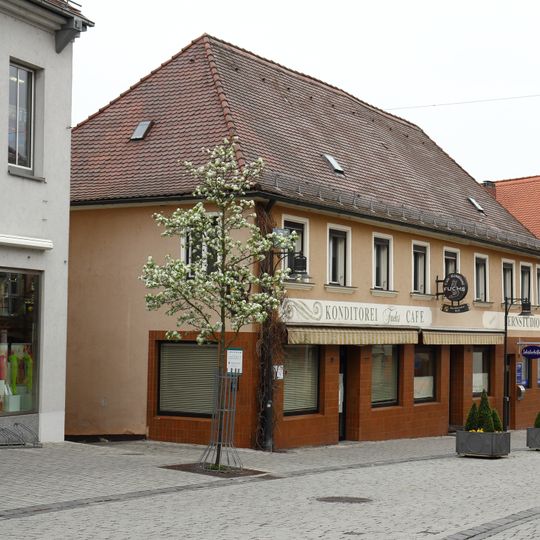 Hauptstraße 21, 23