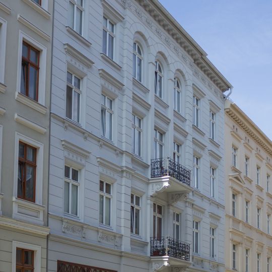 Wohn- und Geschäftshaus in geschlossener Bebauung, mit originaler Ladenfront Jakobstraße 27