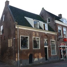 Huis met kroonlijst