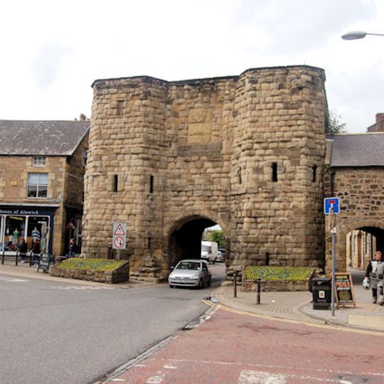 Alnwick town walls