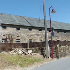 Wohnhaus (Nr. 8b), westliches Seitengebäude (Nr. 8, 8a), südlicher Pferdestall mit Wagenhalle und östliche Scheune mit Anbau eines Freigutes (Erblehngerichtshof; Freigut; Päßlers Gut) Alte Belmsdorfer Straße 8, 8a, 8b