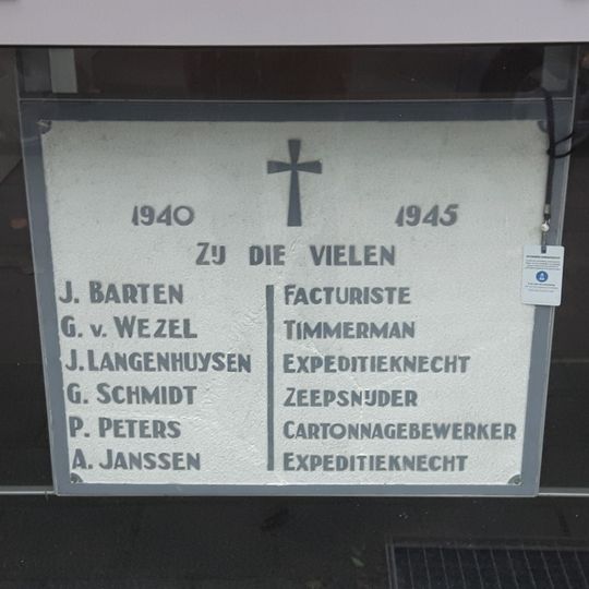 Gedenksteen voor de omgekomen personeelsleden van Zeepfabriek Dobbelman