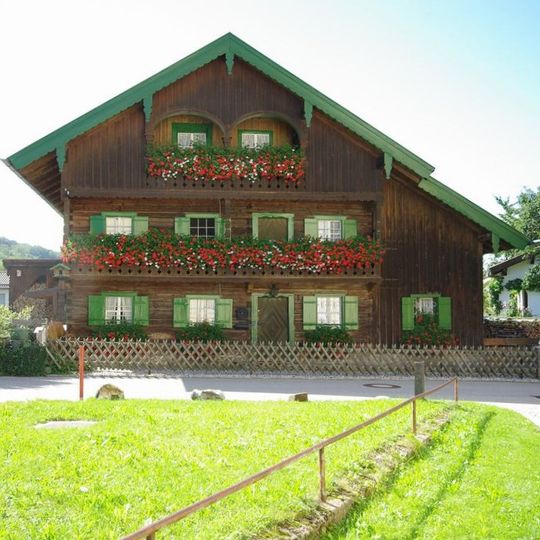 Wohnhaus, ehemals Schul- und Mesnerhaus