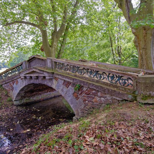 Most v zámeckém parku Kačina