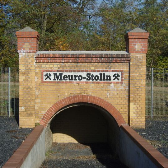 Portal des Stollenmundlochs der Grube Meuro-Stolln