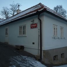 Pamětní deska 23. září 1921 v areálu Břevnovského kláštera