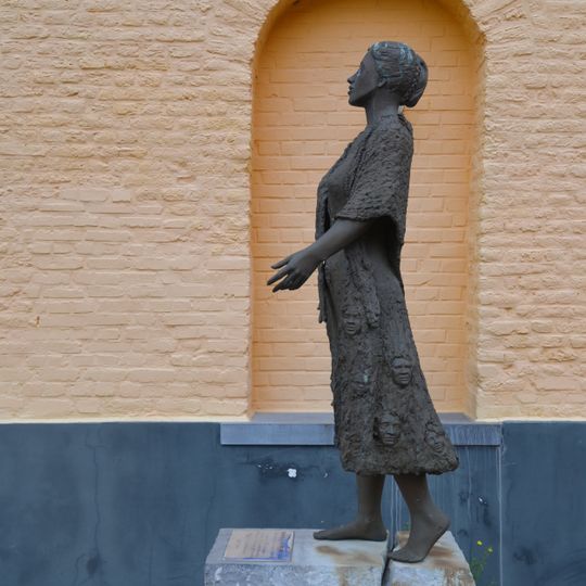 Femme immigrée, pont entre générations et cultures