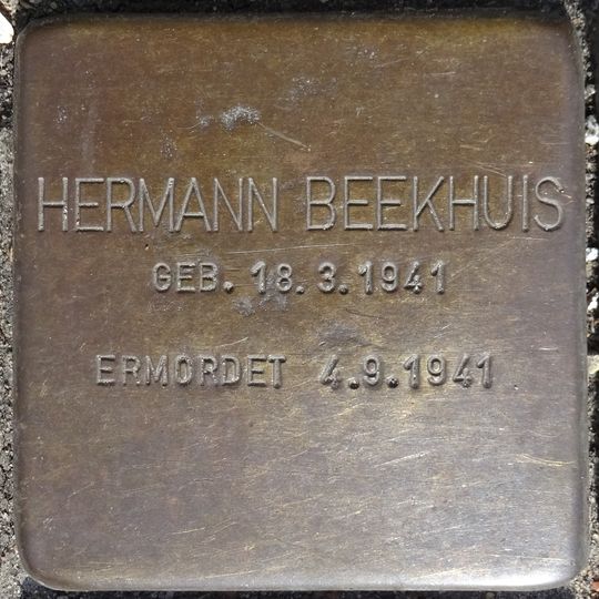 Stolperstein en memoria de Hermann Beekhuis