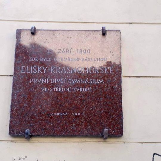 Pamětní deska Elišky Krásnohorské na prvním dívčím gymnáziu v Praze