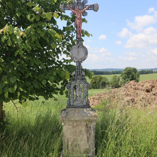 Kříž severně od Lomů