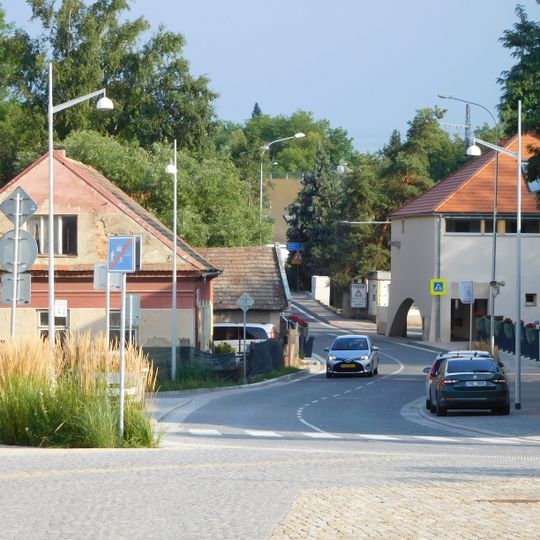 Most Riegrovy ulice přes Výmolu v Úvalech