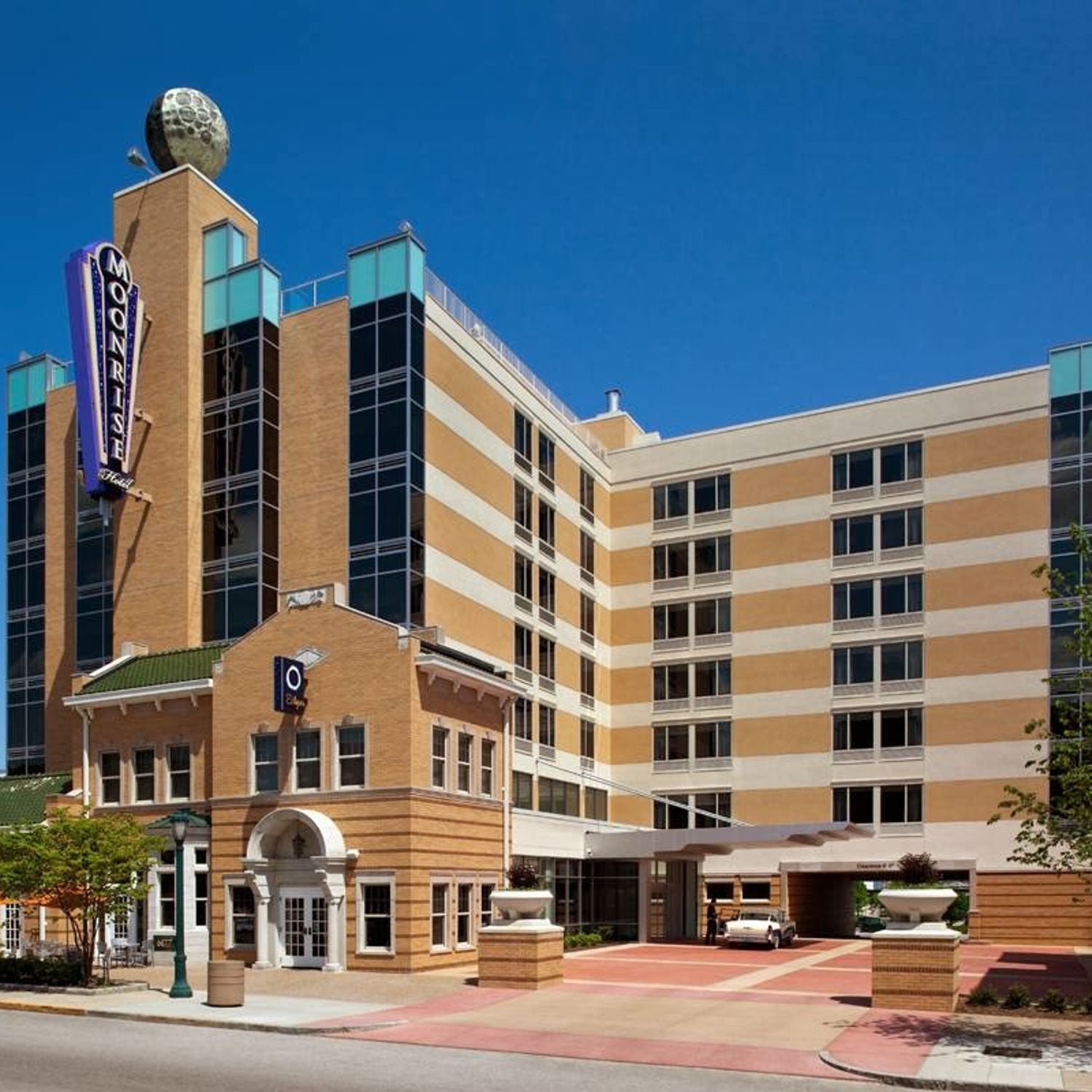 Moonrise Hotel in St. Louis