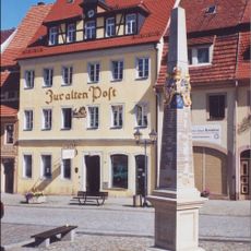 Ehemaliger Gasthof in geschlossener Bebauung, heute Wohnhaus Markt 10