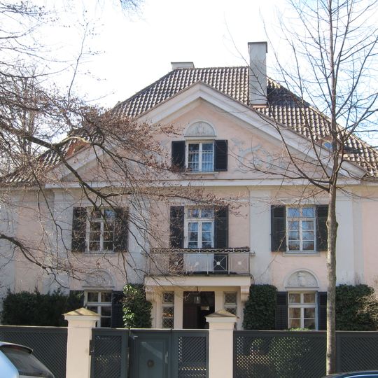 Schlösschenartige Villa