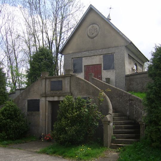 Kaplica cmentarna z kryptą w Dobranowicach