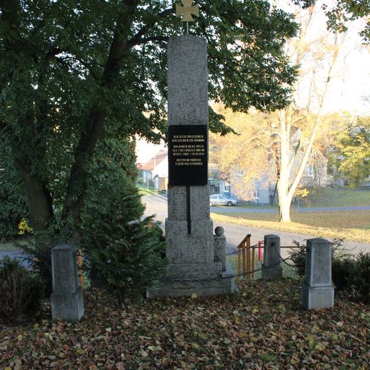 Pomník padlým v Lukách