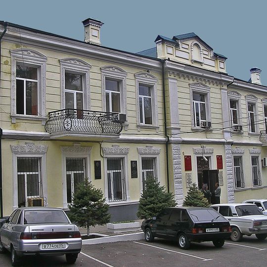 Дом, где жил К. Коркмассов и размещался порт-петровский военно-революционный комитет