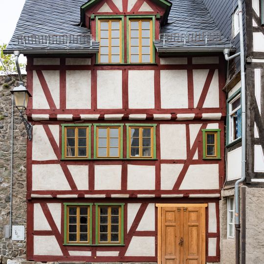 Hinter der Stadtmauer 7