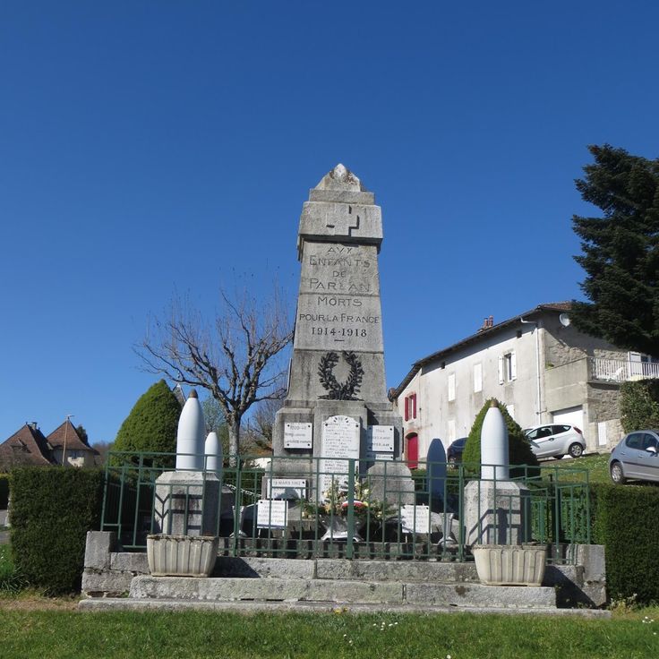 War memorial of Parlan