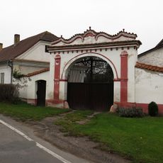 Brána s brankou usedlosti čp. 7