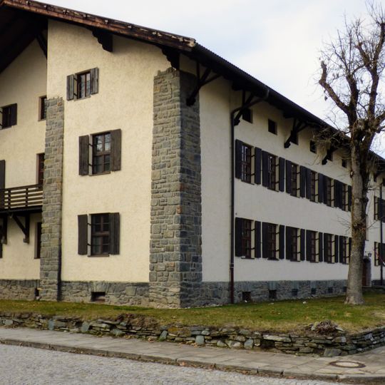 Khevenhüllerkaserne Mannschaftsgebäude