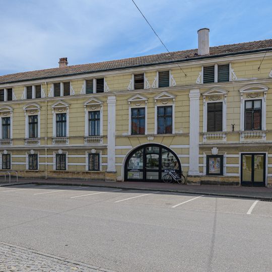 Commercial/residential building Holzplatz 2