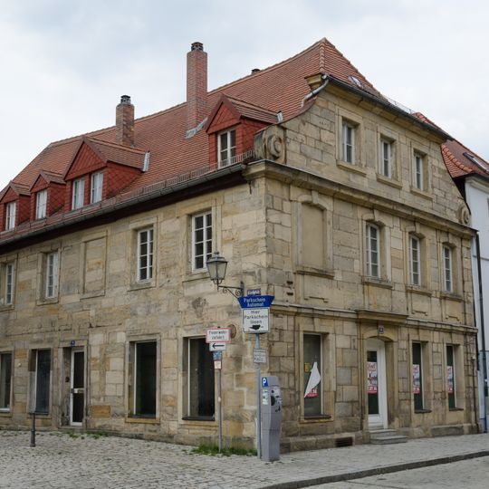 Wohn- und Geschäftshaus