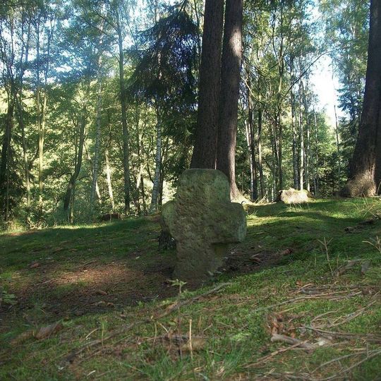 Smírčí kříž u Lipí v lese u rozcestí