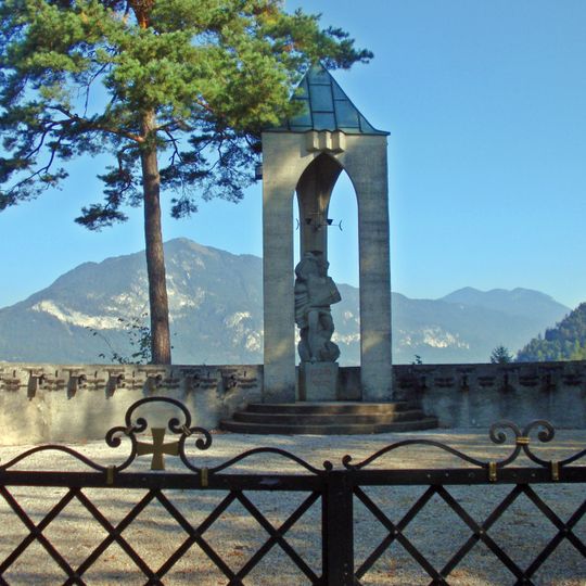 Kriegerdenkmal auf dem Mühlbichl und Umfassungsmauer