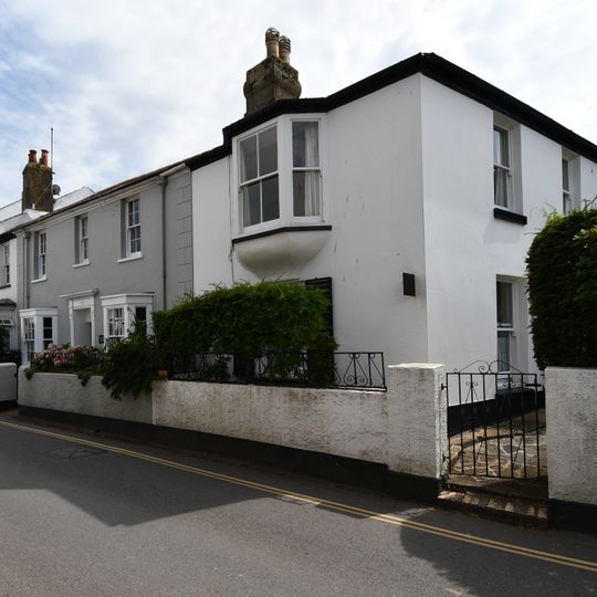 Corner Cottage  Rose Cottage