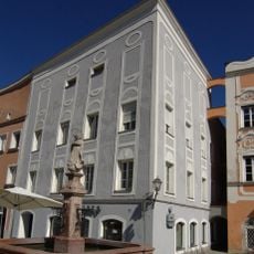 Wohn- und Geschäftshaus