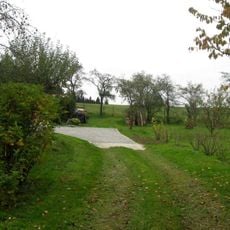 Kříž severně od Oselců u zahrady