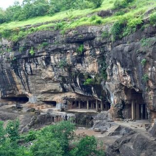 Pitalkhora-Höhlen