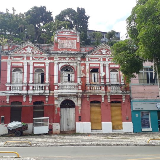 Imóvel à Avenida Dois de Julho, Nº 140