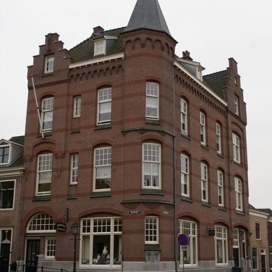 Markt 64, Geertruidenberg