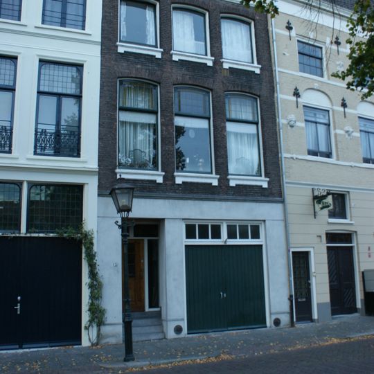 Pand met eenvoudige lijstgevel