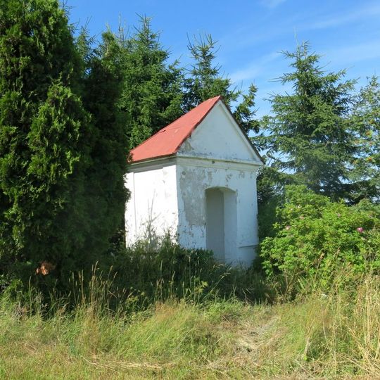 Kaplička na louce pod vrchem Mědník v Měděnci