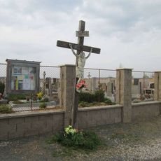 Kříž u Mešna u hřbitova