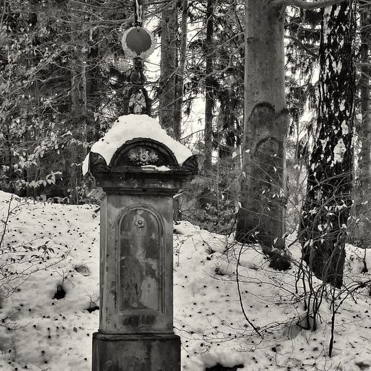 Kříž u silnice severně od Cvikova