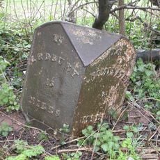 Milepost, Maund Bryan; 350m E entrance Maund Court